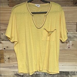 BiBi size Med Golden Yellow Short Sleeve V-neck Lightweight T-shirt with Pocket